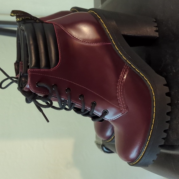 Doc Martens Chunky Heel - Picture 2 of 3